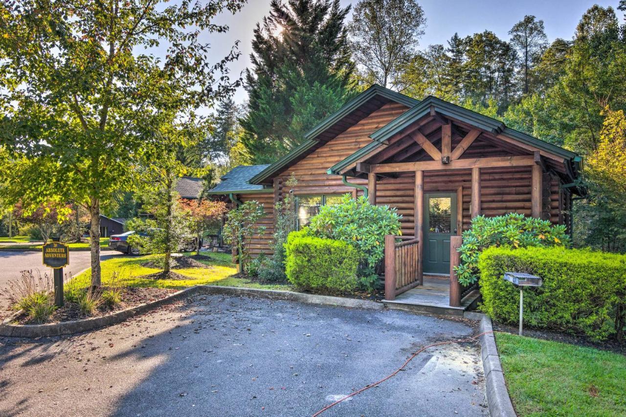 Dog Friendly, Romantic Mtn Getaway Hot Tub Pool Gatlinburg Extérieur photo