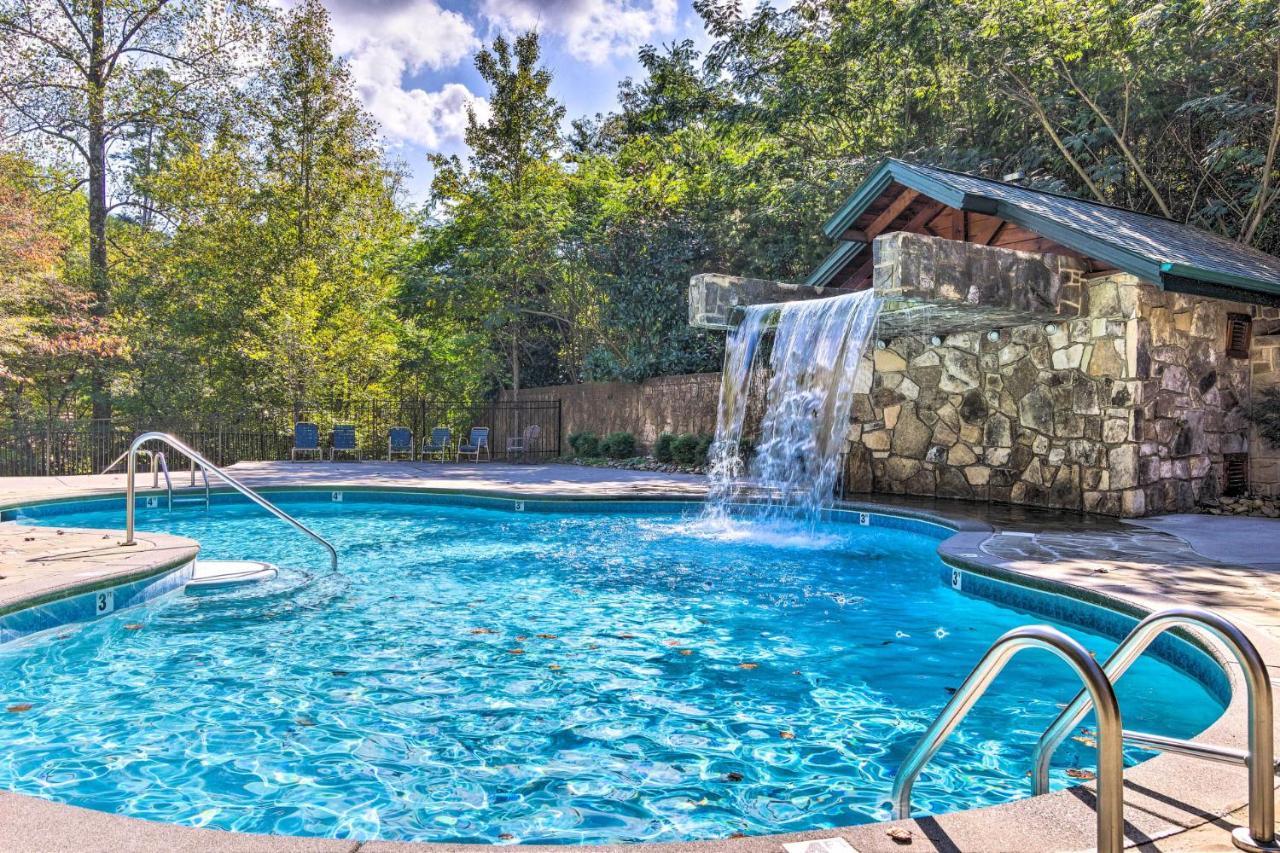 Dog Friendly, Romantic Mtn Getaway Hot Tub Pool Gatlinburg Extérieur photo