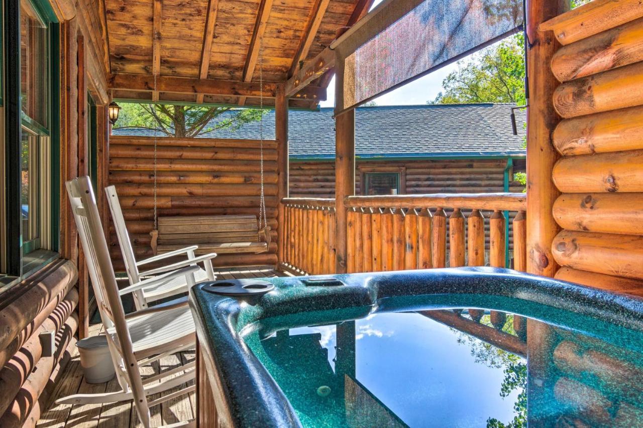 Dog Friendly, Romantic Mtn Getaway Hot Tub Pool Gatlinburg Extérieur photo