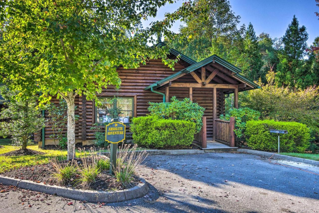 Dog Friendly, Romantic Mtn Getaway Hot Tub Pool Gatlinburg Extérieur photo