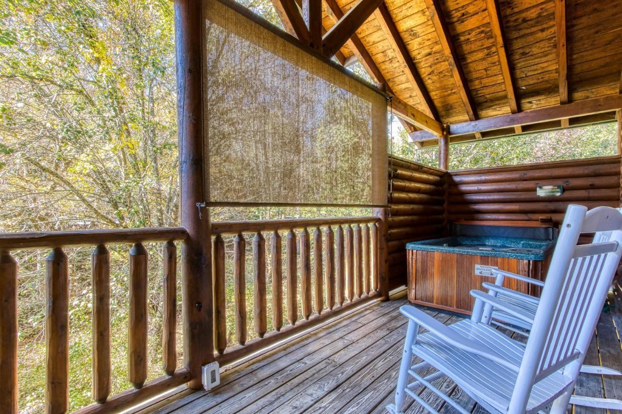 Dog Friendly, Romantic Mtn Getaway Hot Tub Pool Gatlinburg Extérieur photo