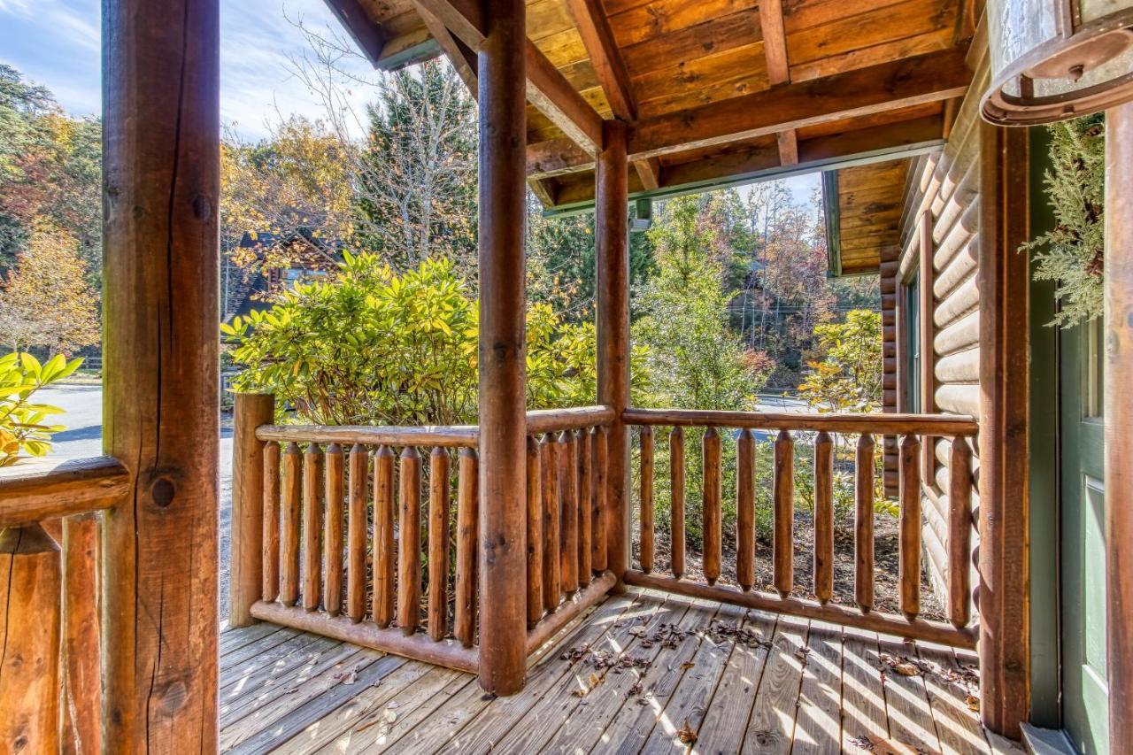 Dog Friendly, Romantic Mtn Getaway Hot Tub Pool Gatlinburg Extérieur photo