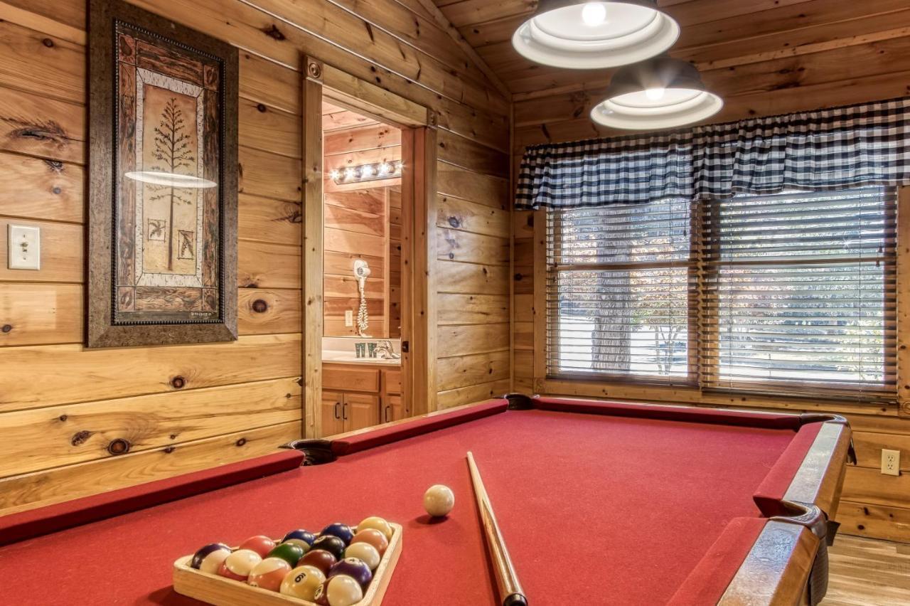 Dog Friendly, Romantic Mtn Getaway Hot Tub Pool Gatlinburg Extérieur photo