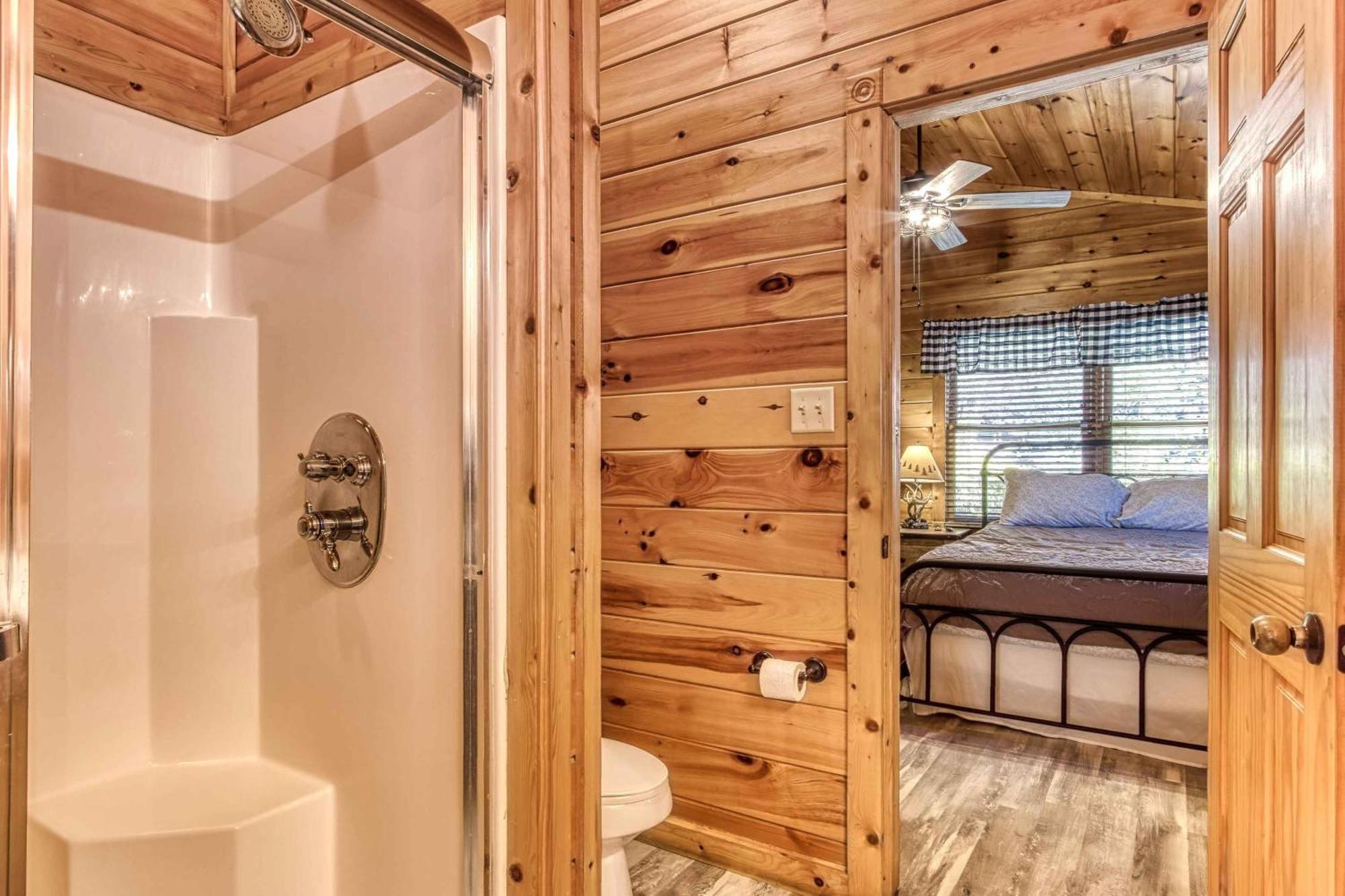 Dog Friendly, Romantic Mtn Getaway Hot Tub Pool Gatlinburg Extérieur photo