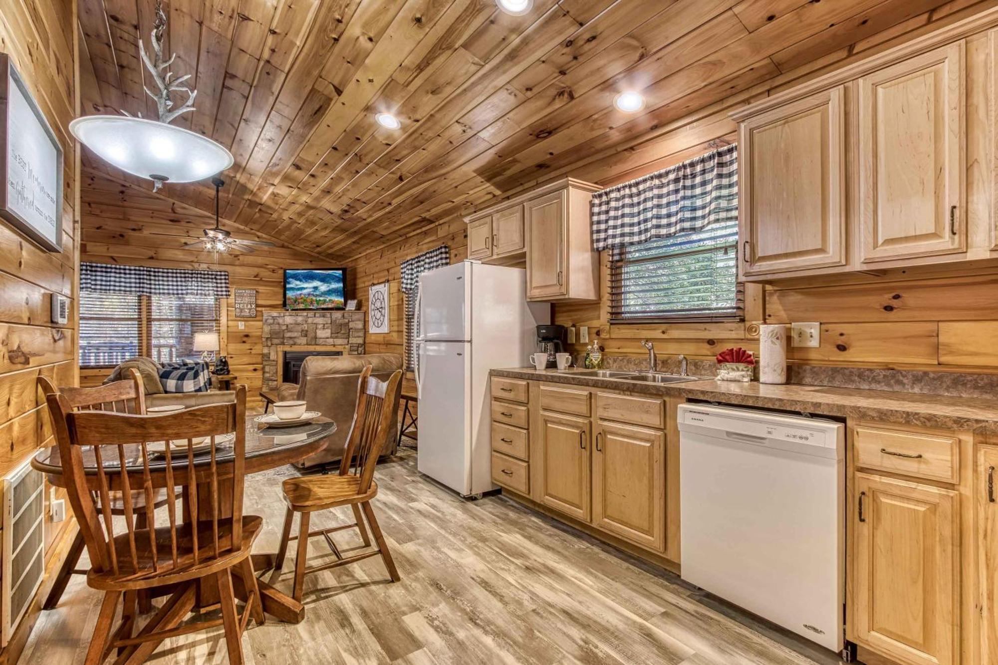 Dog Friendly, Romantic Mtn Getaway Hot Tub Pool Gatlinburg Extérieur photo
