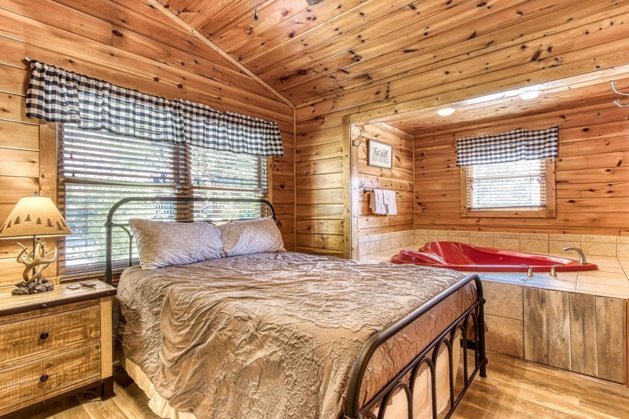 Dog Friendly, Romantic Mtn Getaway Hot Tub Pool Gatlinburg Extérieur photo