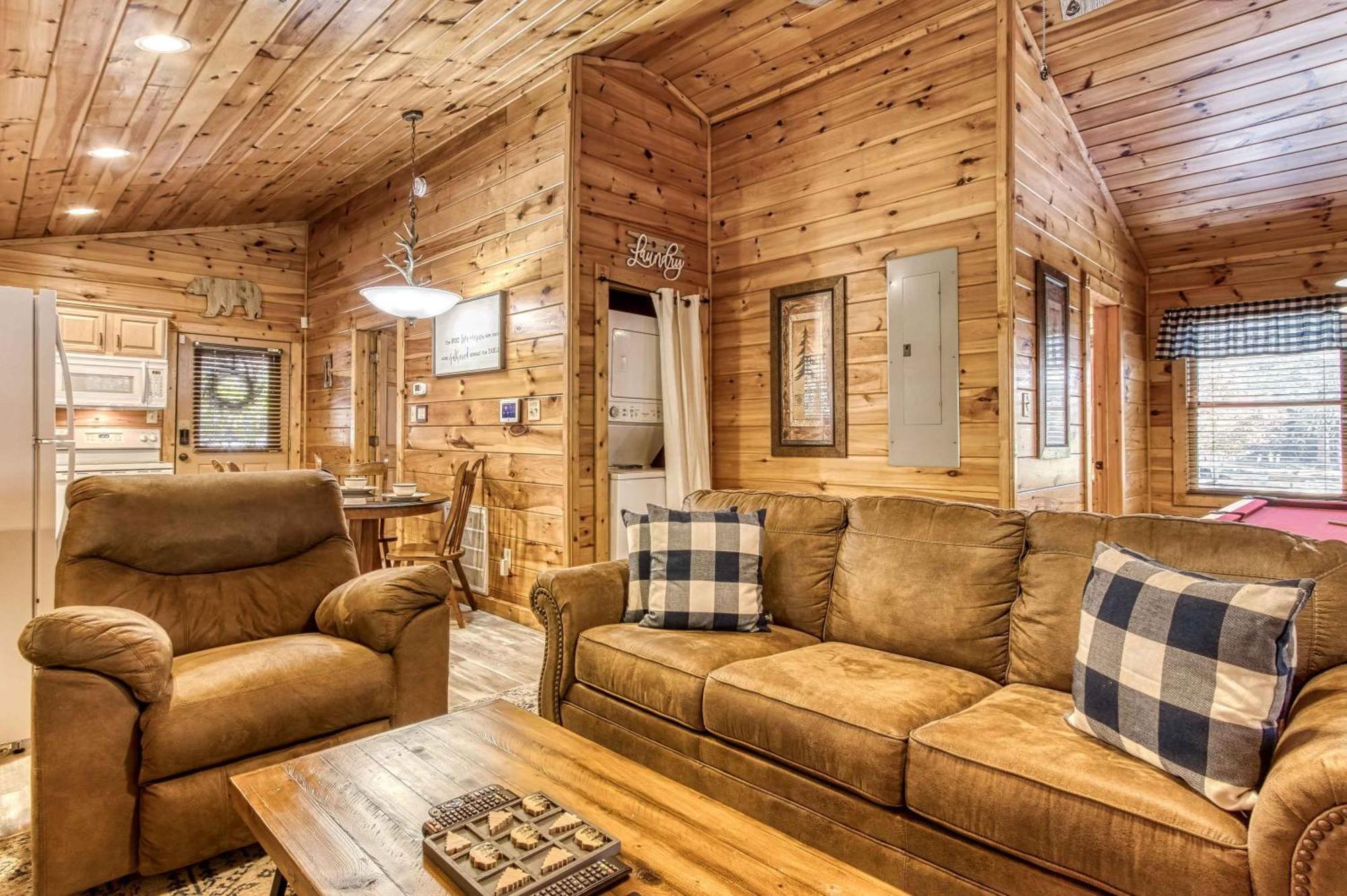 Dog Friendly, Romantic Mtn Getaway Hot Tub Pool Gatlinburg Extérieur photo