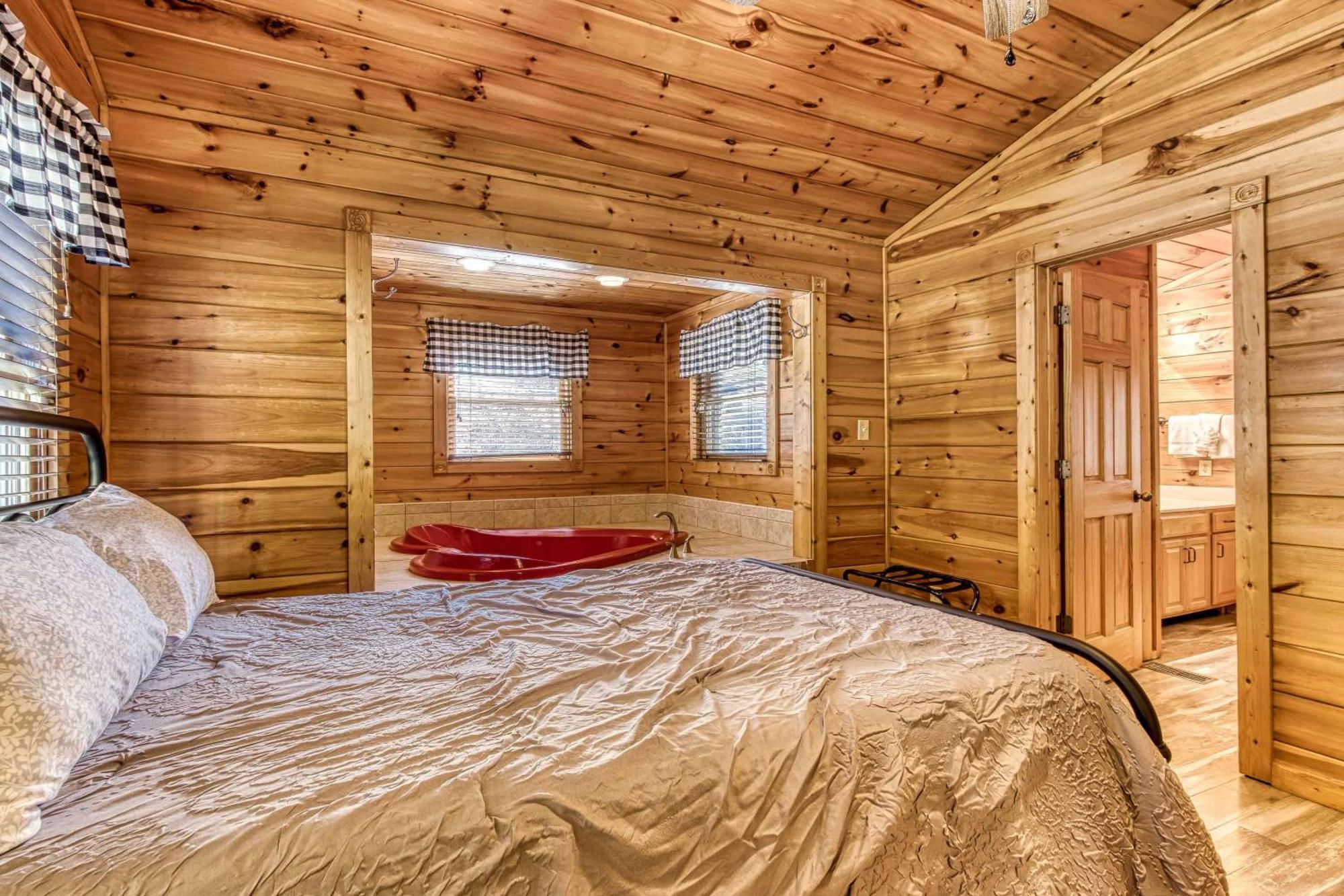 Dog Friendly, Romantic Mtn Getaway Hot Tub Pool Gatlinburg Extérieur photo