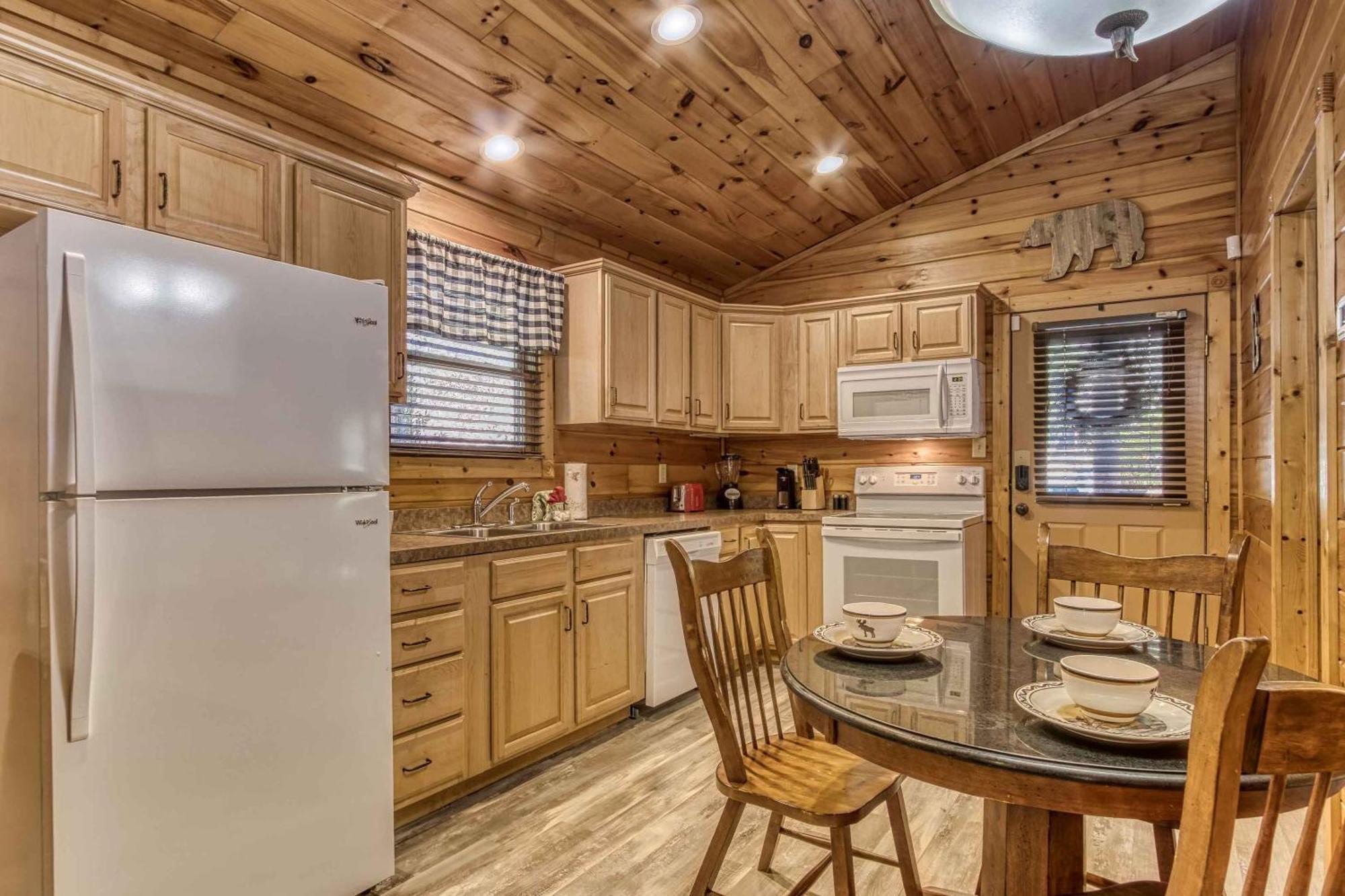 Dog Friendly, Romantic Mtn Getaway Hot Tub Pool Gatlinburg Extérieur photo