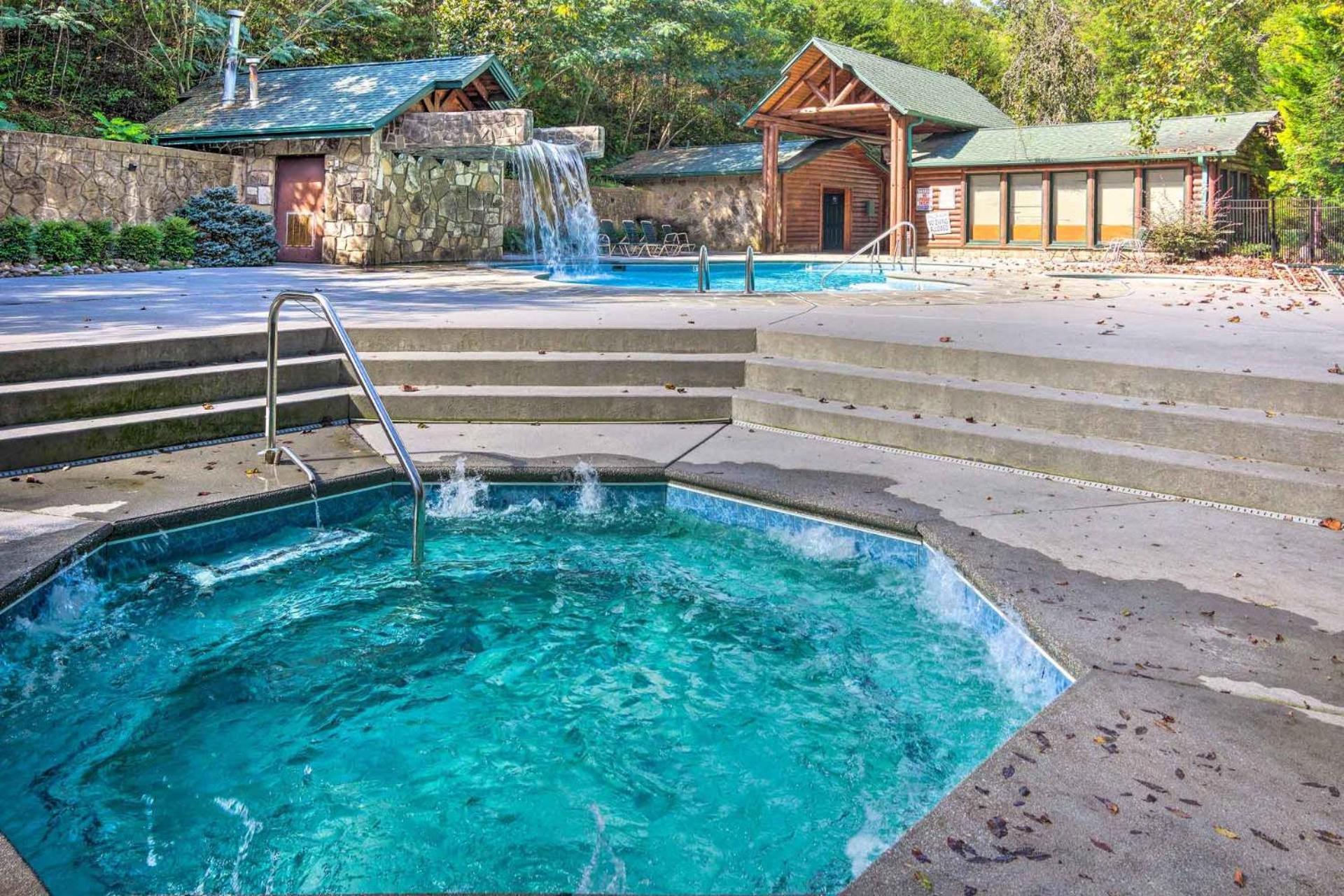 Dog Friendly, Romantic Mtn Getaway Hot Tub Pool Gatlinburg Extérieur photo