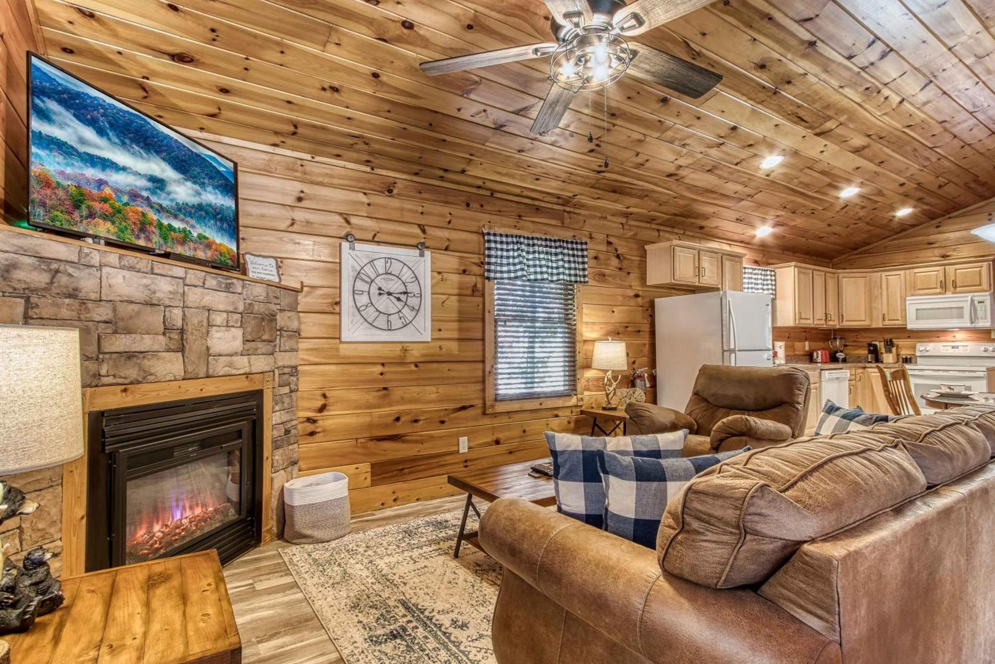 Dog Friendly, Romantic Mtn Getaway Hot Tub Pool Gatlinburg Extérieur photo