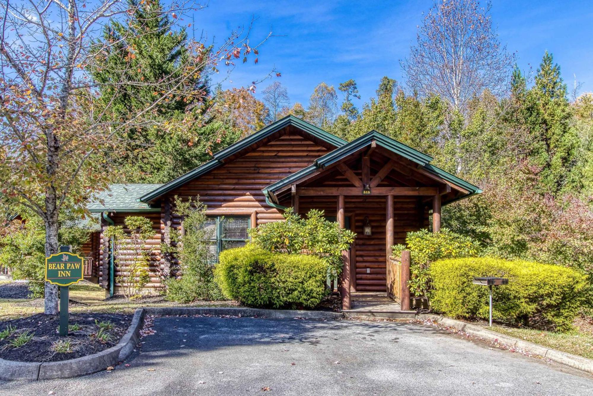 Dog Friendly, Romantic Mtn Getaway Hot Tub Pool Gatlinburg Extérieur photo